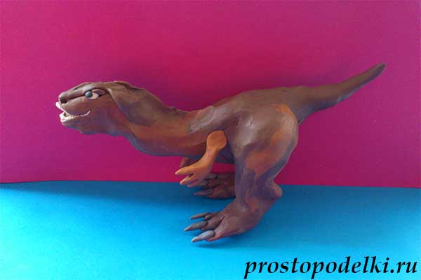 Динозавр из пластилина-10