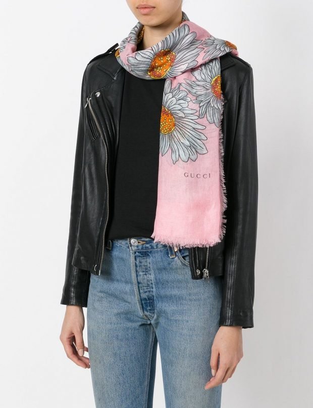 модные шарфы 2019 2020: тканевый розовый в цветы