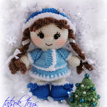 Пупс малышка в костюме Снегурочки бесплатная схема амигуруми