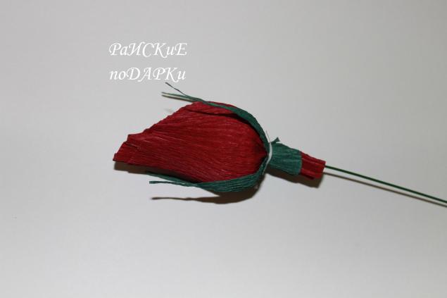 Бутон розы с конфеткой из гофробумаги креп, фото № 11