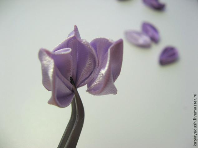 МК цветка из ткани в технике канзаши, фото № 11