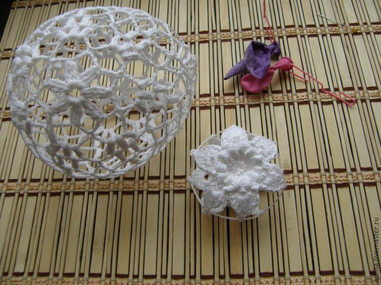 Создаем декоративные шары из вязаных салфеток, фото № 17
