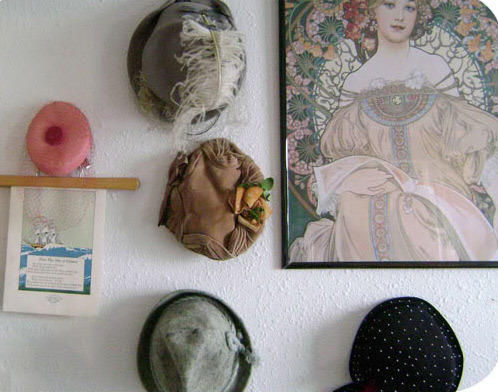 Интерьерный декор шляпами: множество интересных вариантов, фото № 53