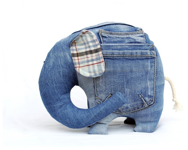 Украшения, обувь, игрушки и многое другие: 36 идей преображения старых джинсовых вещей, фото № 27