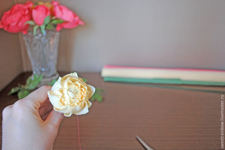 Создаем пионовидные цветы и бутоны для букета из конфет, фото № 8