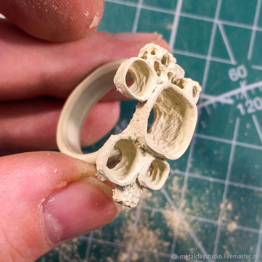 Процесс изготовления кольца с цирконами из металлической глины, фото № 10