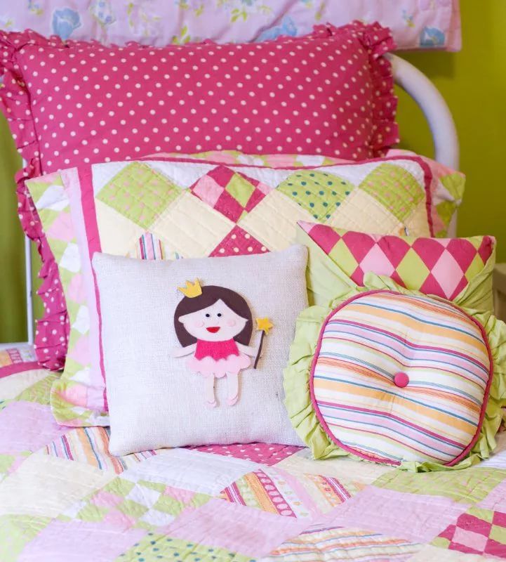 Декоративные подушки для создания уюта в детской комнате: идеи для творческих мам, фото № 24