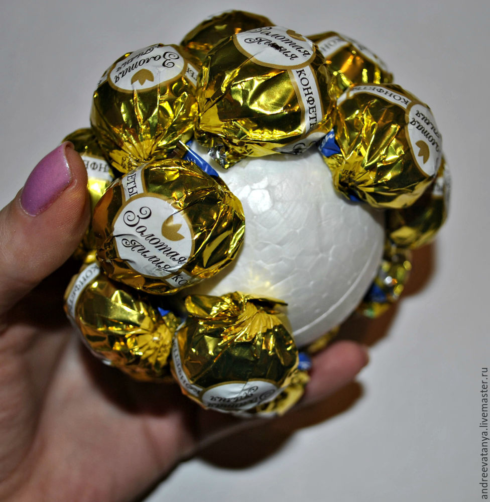 Делаем сами ёлочный шар из конфет, фото № 3
