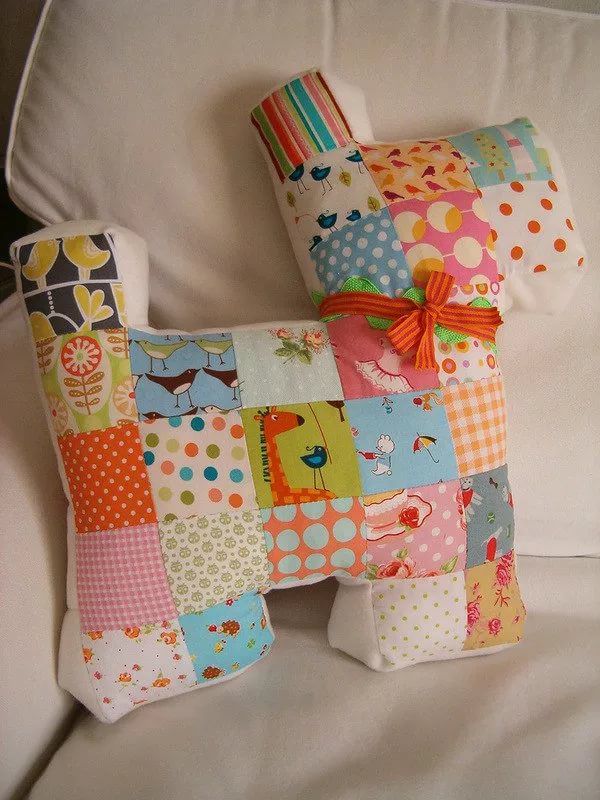 Декоративные подушки для создания уюта в детской комнате: идеи для творческих мам, фото № 8
