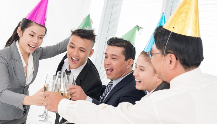 как отпраздновать день рождения с коллегами 