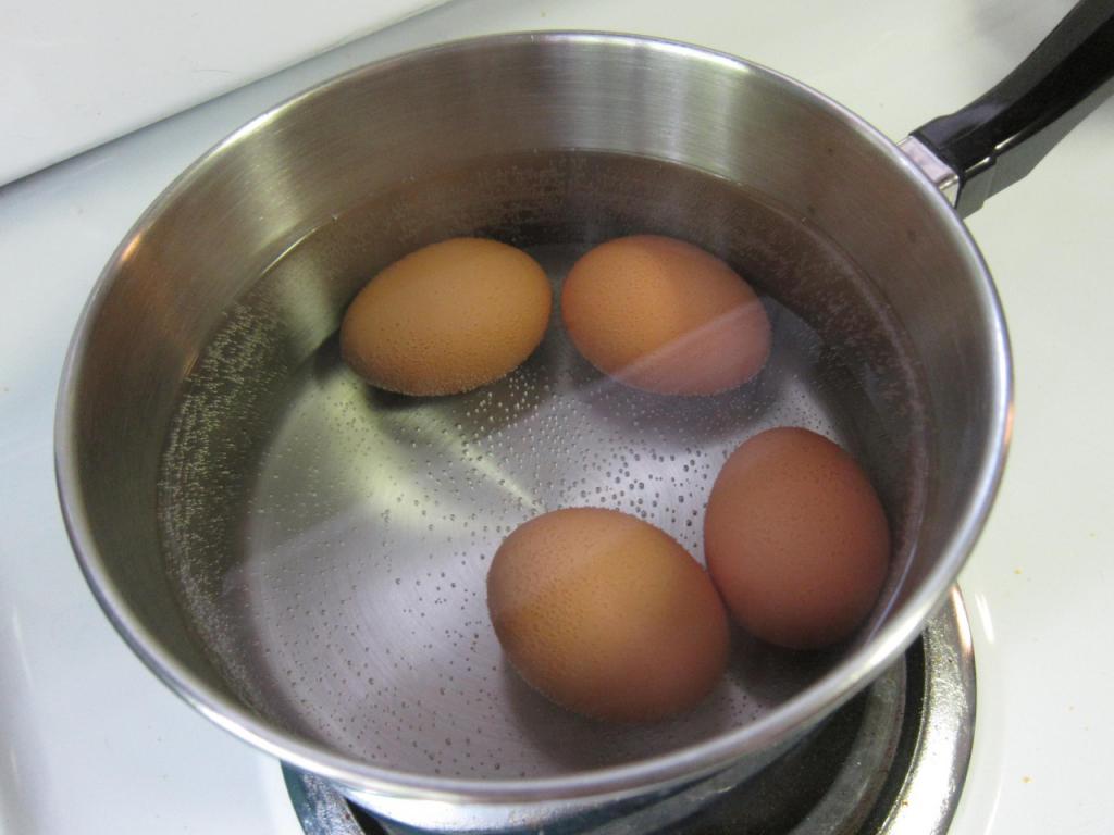 как сварить яйцо с жидким желтком
