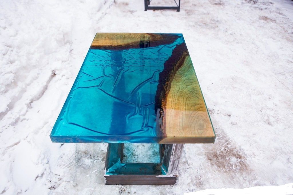 стол с имитацией льда