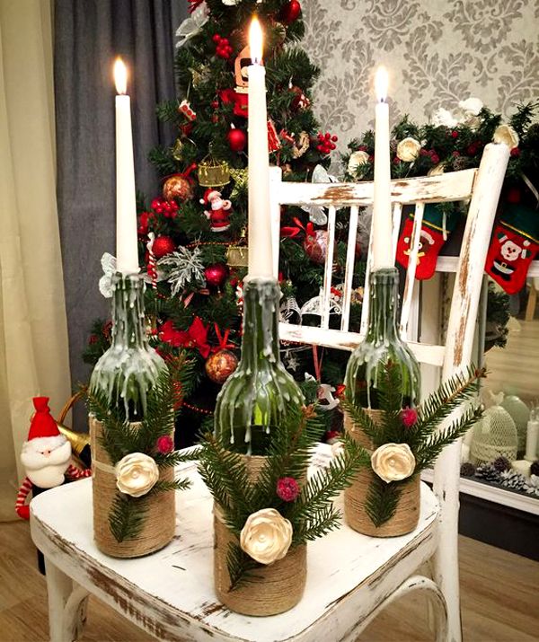 Немного декора на бутылки и длинные свечи — рождественское настроение готово!