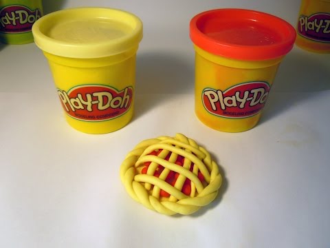 Как слепить из пластилина Плей До (или теста для лепки) пирог. How to make a pie of Play-Doh (clay).