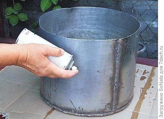 Если ваша кастрюля из нержавеющей стали или покрыта эмалью, используйте аэрозольный матовый лак