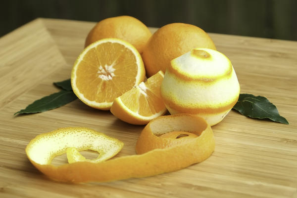 Поговаривают, будто кожура апельсинов - природный инсектицид