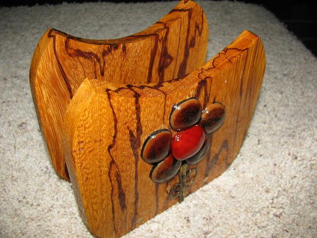 Уникальная деревянная подставка для салфеток