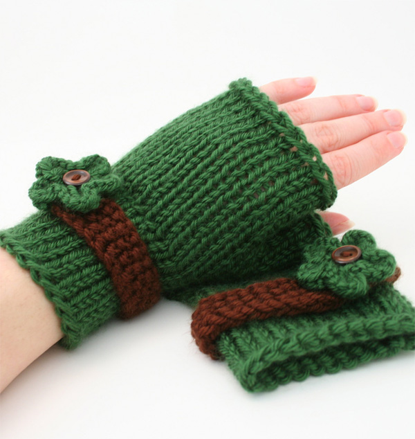 Knitting pattern for Flower Fingerless Mitts