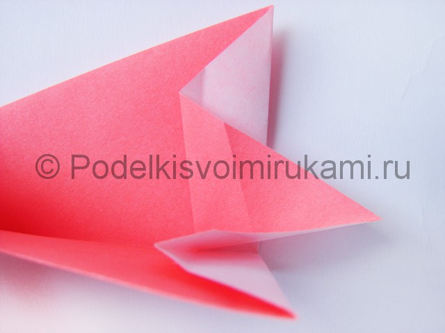 Как сделать лебедя из бумаги в технике оригами. Фото 9.