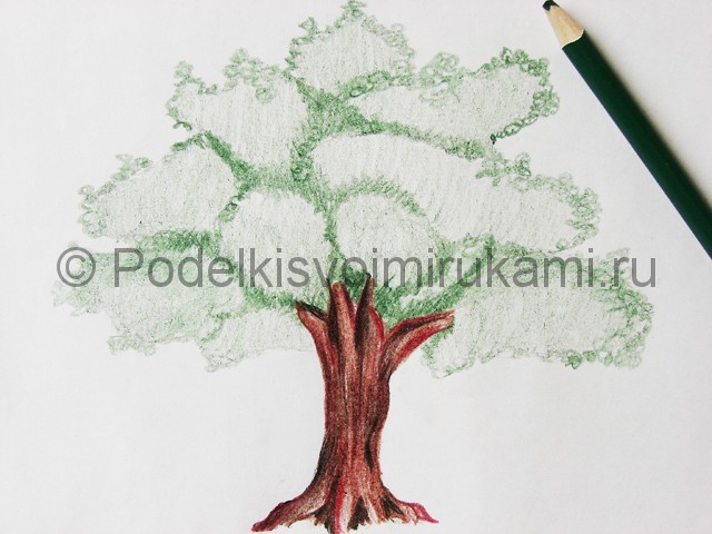 Рисуем дерево цветными карандашами - фото 17.