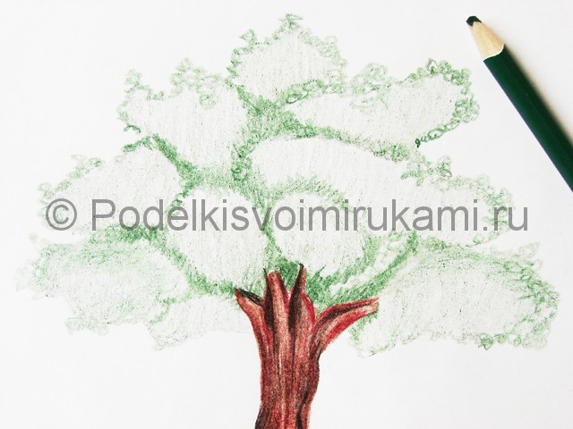 Рисуем дерево цветными карандашами - фото 18.