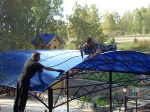 Строим навес из поликарбоната своими руками