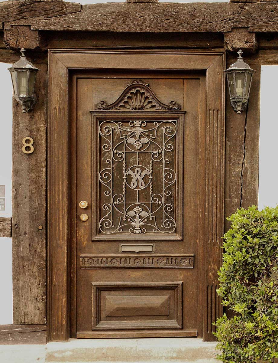 Металлический декор входной двери