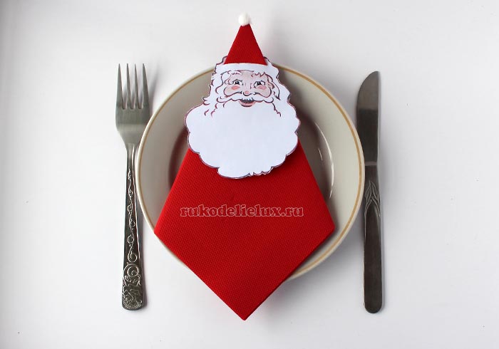 Дед Мороз из салфетки для сервировки стола