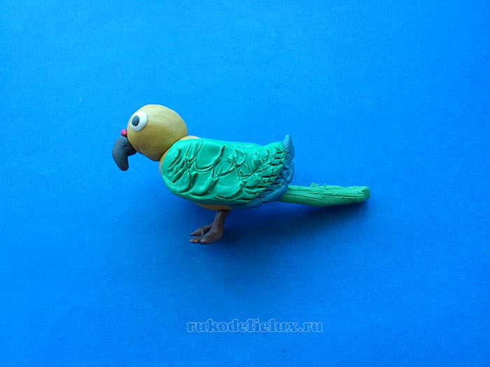 Попугай из пластилина