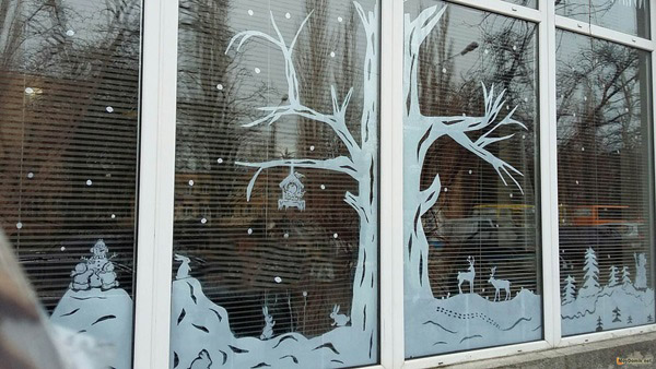 Рисунки на окнах к Новому году 2018 зубной пастой, гуашью, витражными красками: Что и как нарисовать на оконном стекле дома, в школе и детском саду (трафареты)