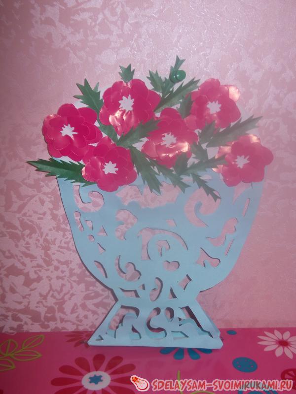 ажурная вазочка с цветами из бумаги