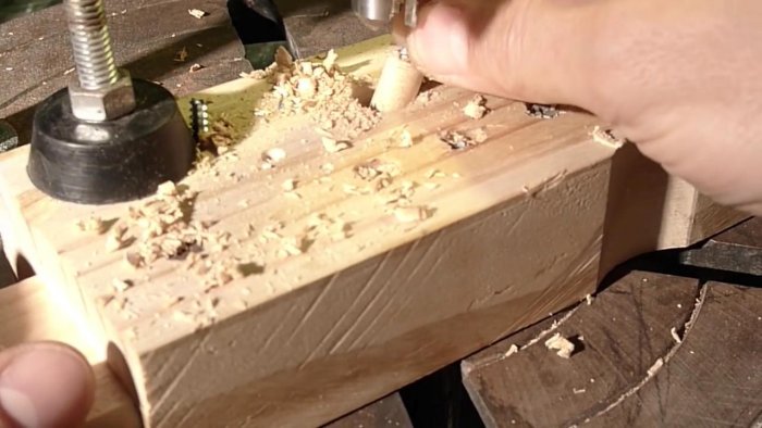 Способы извлечения сорванных и сломанных шурупов из древесины