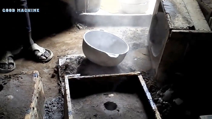 Отливка посуды из алюминиевых банок