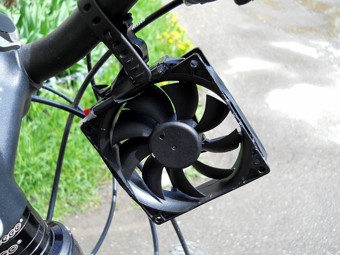 Ветрогенератор на велосипед из компьютерного вентилятора