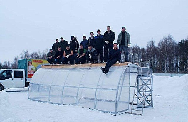 Поликарбонат способен выдерживать очень высокие нагрузки