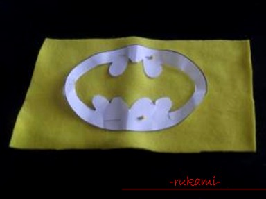 Яркий карнавальный костюм Бэтмена своими руками. Фото №1