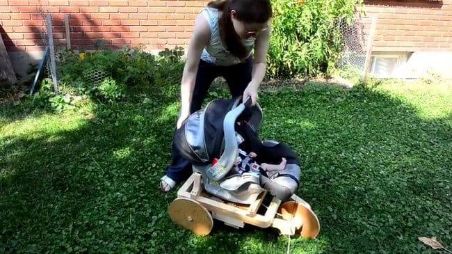 Прогулочная самодвижущаяся машина из дерева для малышей