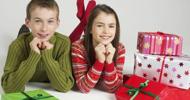 Детские новогодние подарки – как выбрать лучший сюрприз под елку для девочки и мальчика всех возрастов?