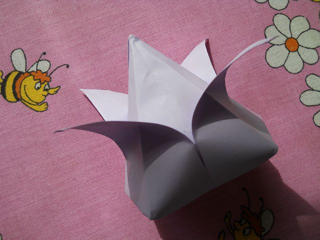 Бутон бумажного цветка