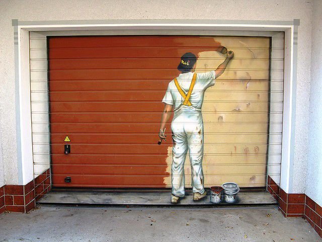 Рисунки на гаражных воротах (24 фото)